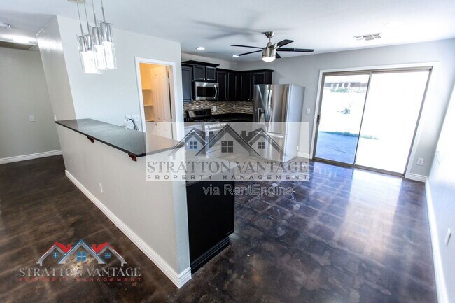 Building Photo - 4821 N 92nd Ln