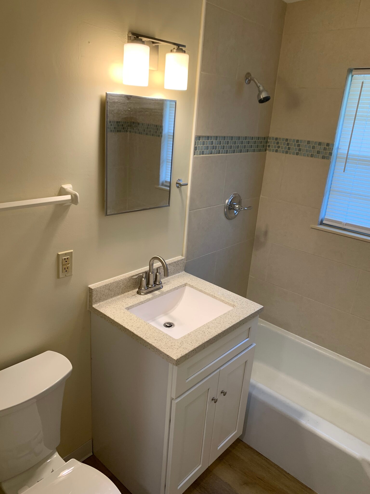 Bathroom - 2519 Parkwood Ave