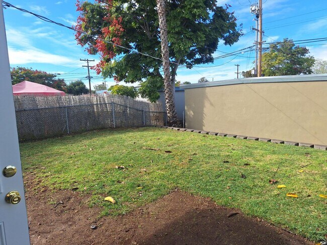 Building Photo - 4888 Clairemont Dr