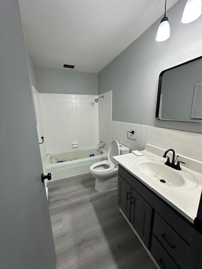 Building Photo - 603 3rd Ave NW