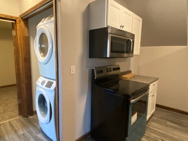 Building Photo - 15 S Long St