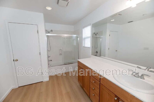 Building Photo - 128 Kingfisher St