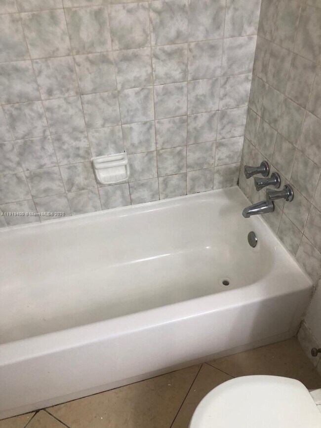 Building Photo - 16950 W Dixie Hwy