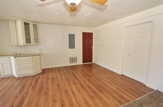 Building Photo - 705 Williams Rd
