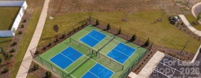 Building Photo - 1924 Vanderlyn St