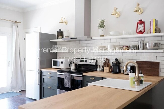 Building Photo - Modern Bungalow walking distance to Fountain Square!