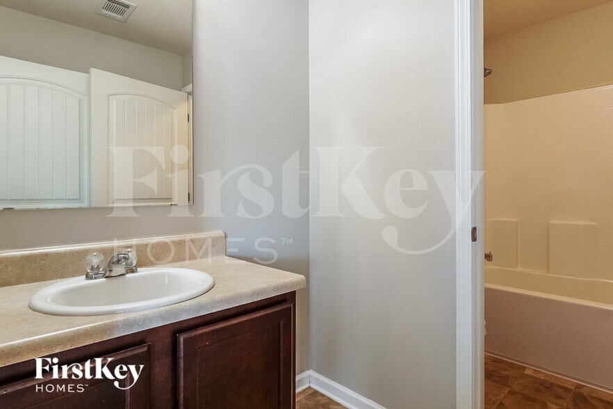 Building Photo - 4778 Woodford Cir