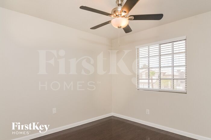 Building Photo - 2054 Fallsburg Way