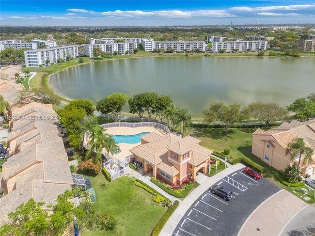 Building Photo - 2400 SW 87th Way