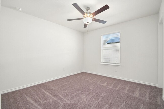 Building Photo - 4 bedroom with office and loft just South San Antonio