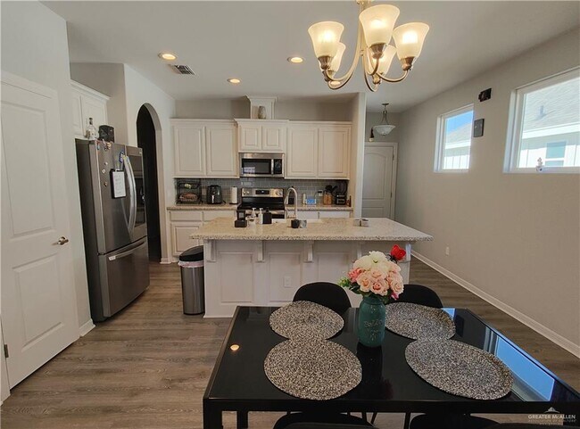 Building Photo - 11 N Soñador Dr