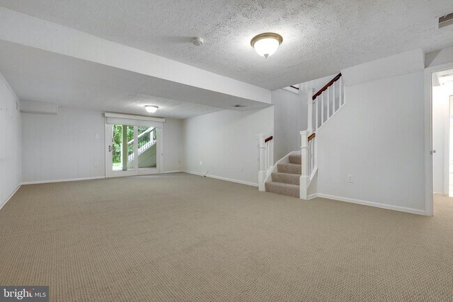 Building Photo - 9622 Cinnamon Creek Dr