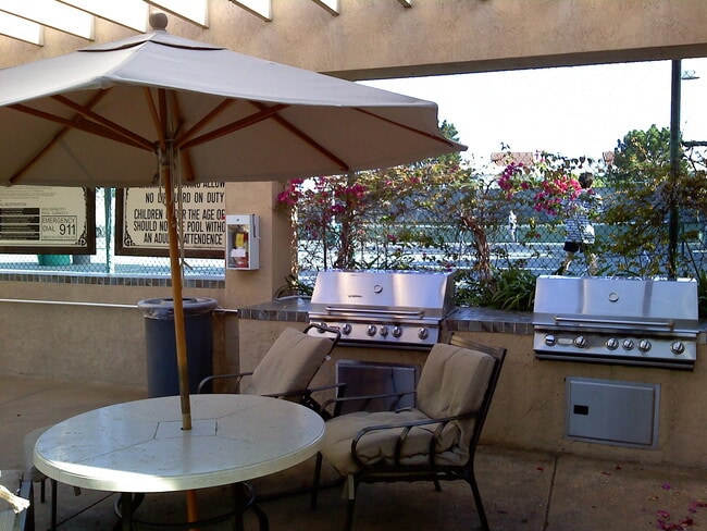 Building Photo - 3927 Nobel Dr