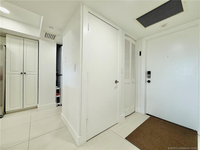 Building Photo - 8800 S Ocean Dr