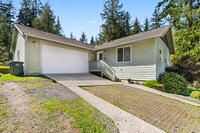 Building Photo - Charming 4-Bed Sanctuary with Modern Elega...