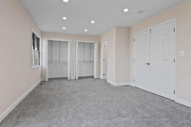 Building Photo - 546 W Parkside Dr