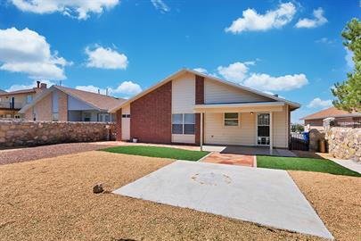 Building Photo - Single story 3 bedroom 2 bath home with REFRIGERATED AIR.