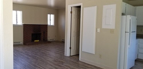 Building Photo - 900 Camelot Ct