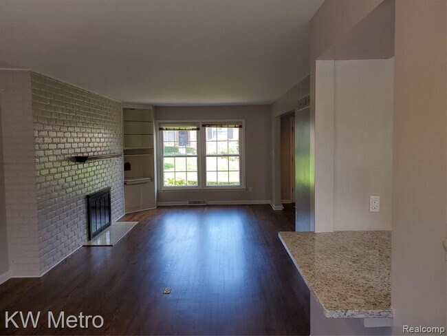 Building Photo - 553 N Old Woodward Ave