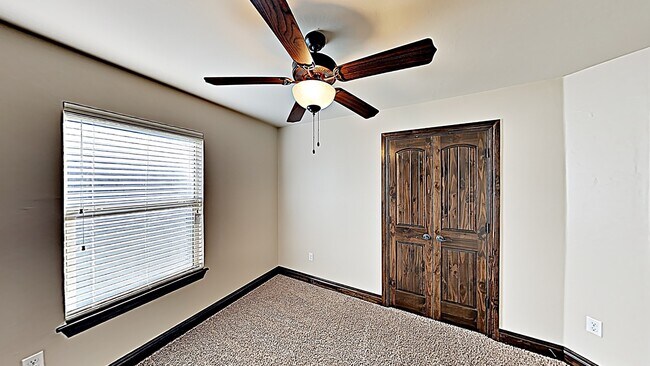 Building Photo - Luxury 4 Bedroom, 2.5 Bath Home with Bonus Room and Storm Shelter in Deer Creek Schools.