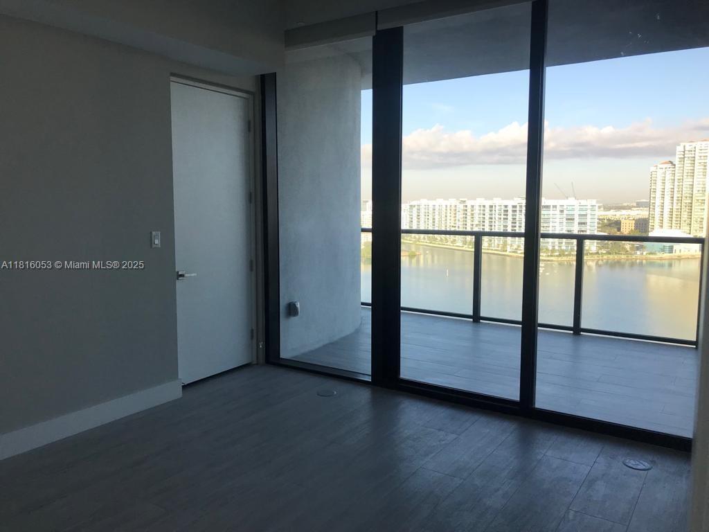Building Photo - 5000 Island Estates Dr