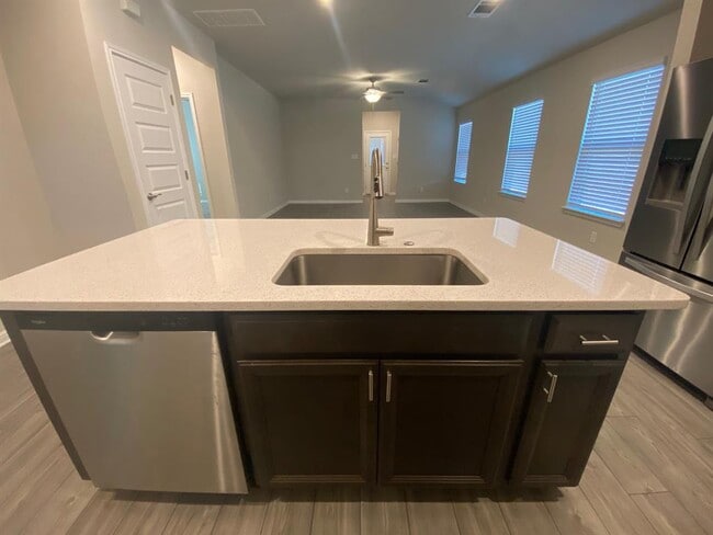 Building Photo - 10301 Mager Ln