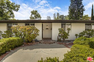 Building Photo - 4730 Cerrillos Dr
