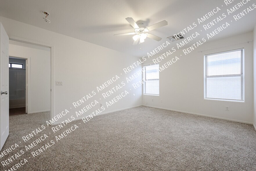 Building Photo - 1295 E Leaf Rd