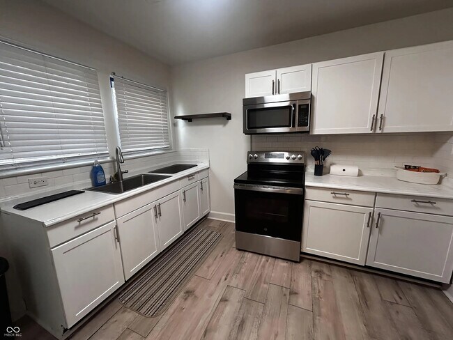 Building Photo - 3851 Broadway St