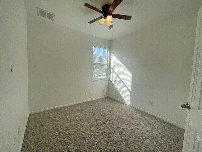 Building Photo - Nice home available in Brookside Subdivision!