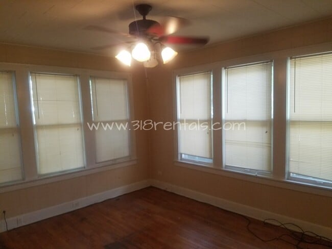 Building Photo - Great Highland home available!