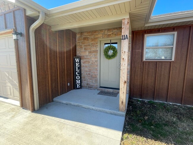 Building Photo - New Never Occupied - Brand New 2 bedroom 2 bath Duplex in Kimberling City, MO