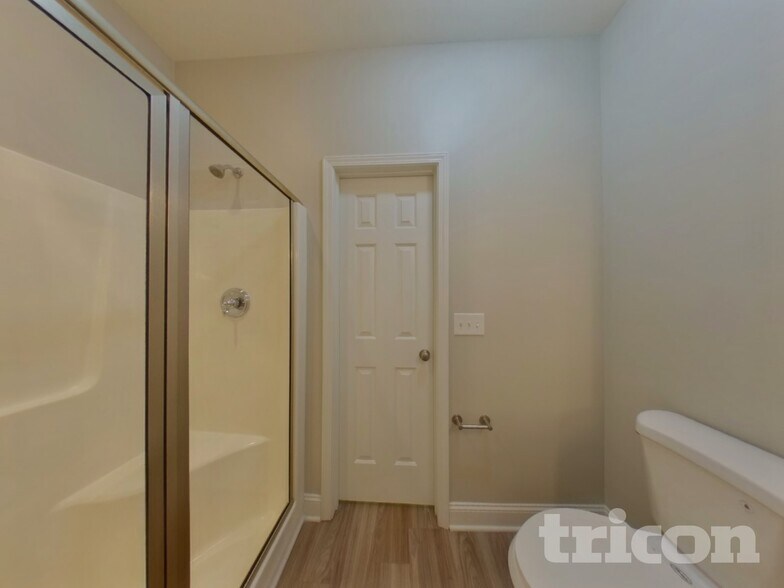 Building Photo - 2304 Larkspur Ln