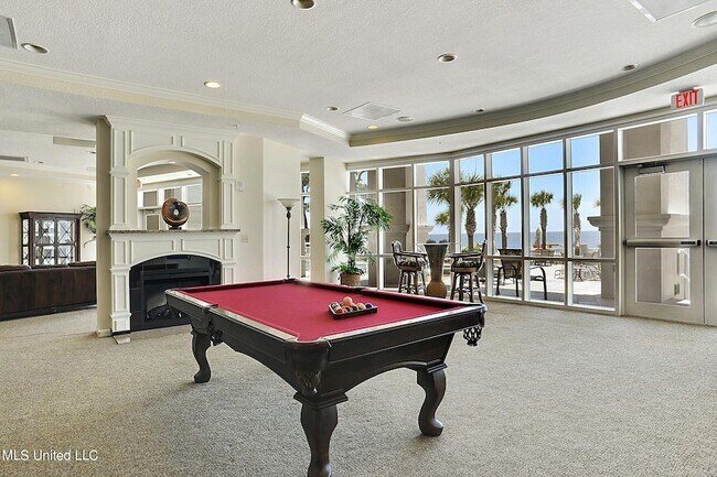 Building Photo - 2228 Beach Dr