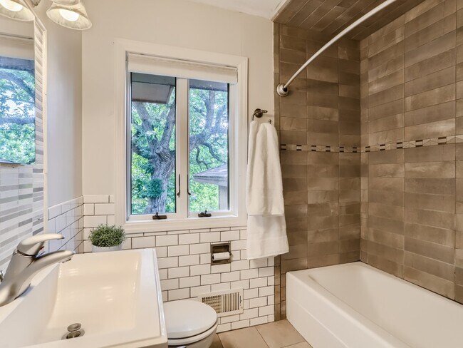 Building Photo - 8840 Morris Rd