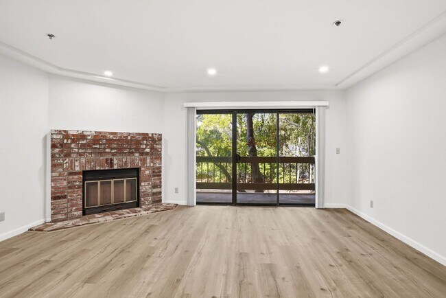 Building Photo - 2 bedroom 2 bath condo located at 406 W. Charleston Rd, Palo Alto 94301