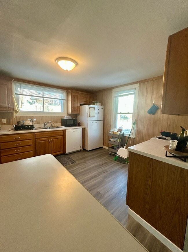 Building Photo - AVAILABLE March - 1 BED 1 BATH