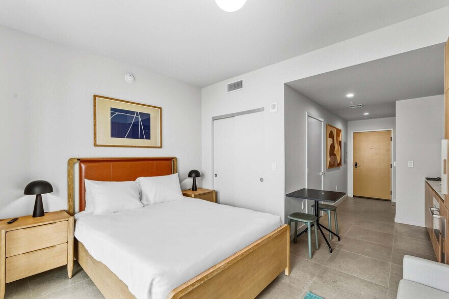 Building Photo - 11 NE 6th St