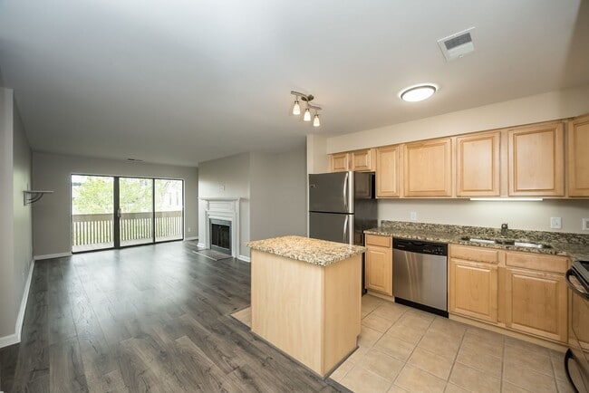 Building Photo - Two Bedroom, 2 Bath Creve Coeur Condo