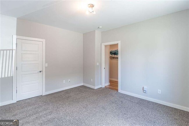 Building Photo - 472 Martin St SE