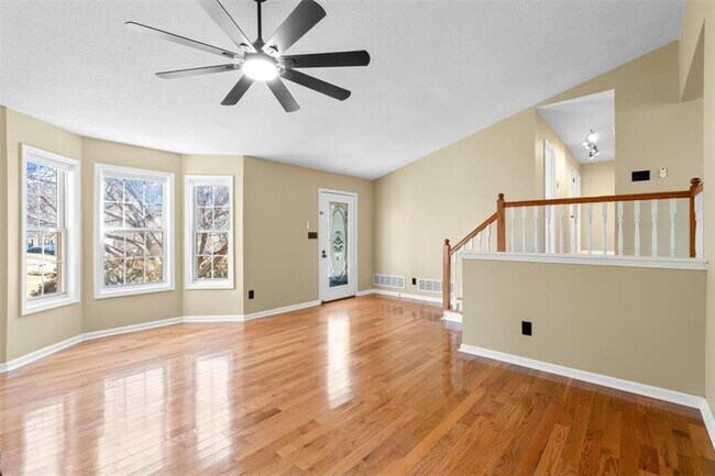 Building Photo - 585 Bethany Woods Dr