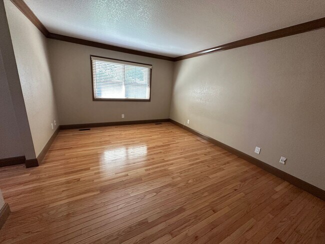 Building Photo - Single Story 3 Bedroom, 3 Full Bath / Best...