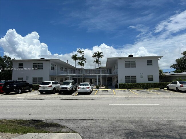 Building Photo - 2435 Van Buren St
