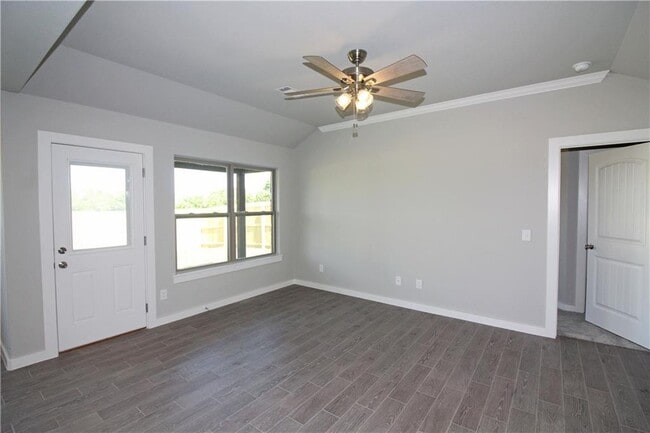 Building Photo - 413 Barbet Dr