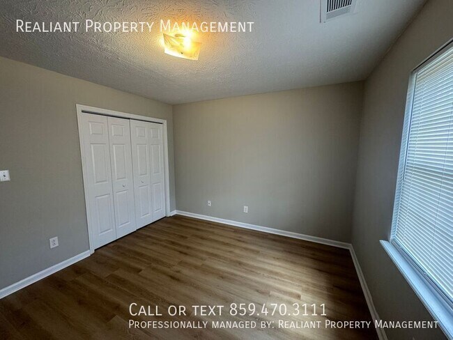 Building Photo - 425 Lenney Dr