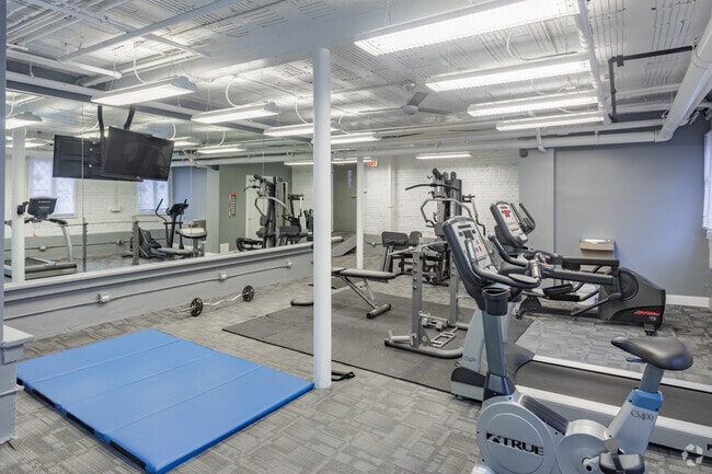 Building Photo - 520 W. Stratford Pl.