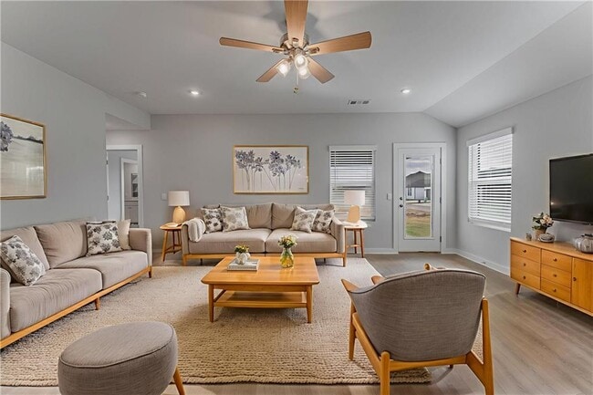 Building Photo - 4695 W Aurora St