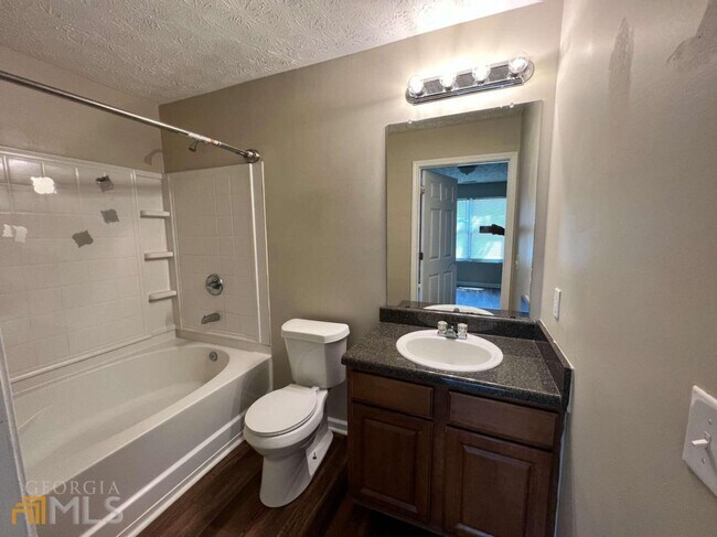 Building Photo - 13101 Fairington Ridge Cir