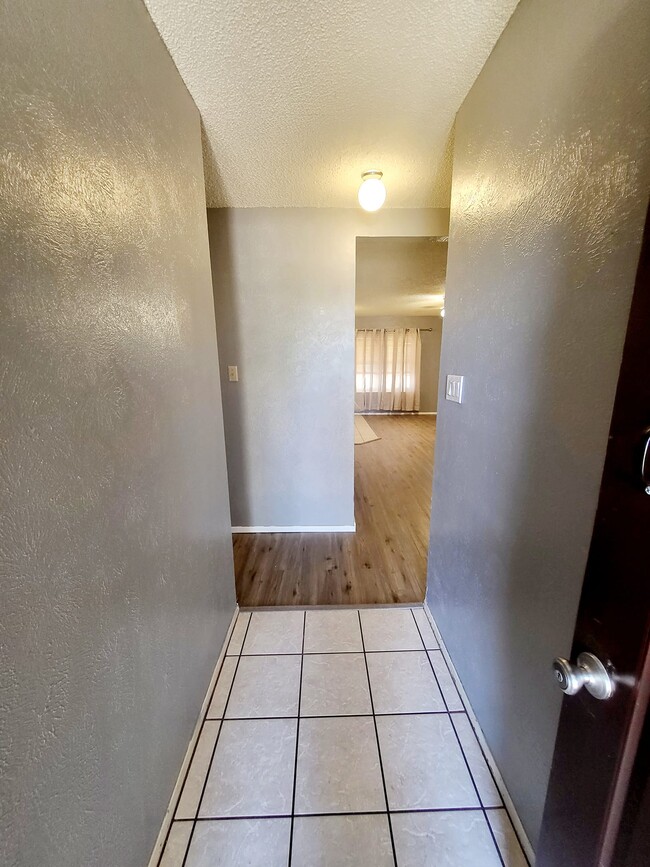 Building Photo - 4017 Eastridge Dr