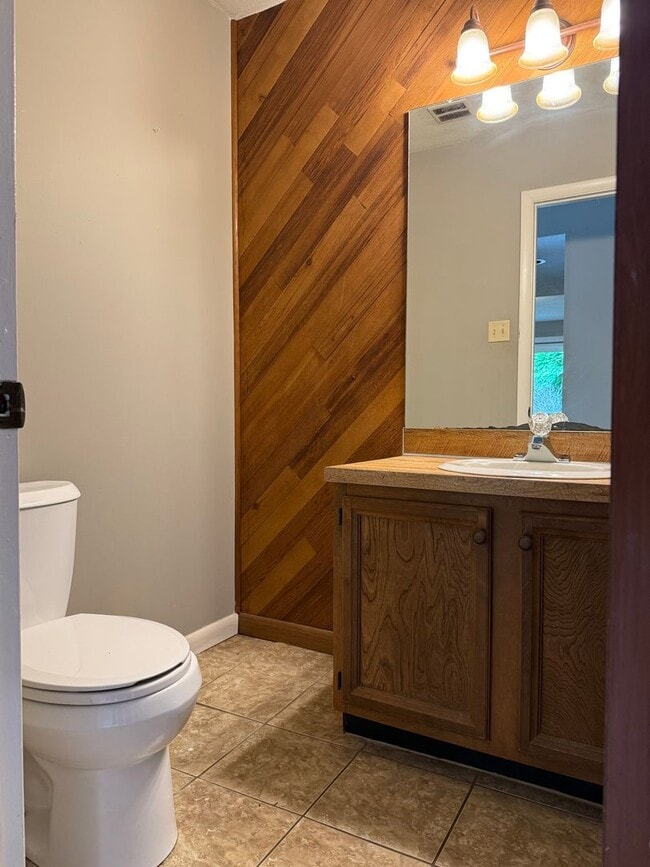 Building Photo - 113 Highland Point Cove